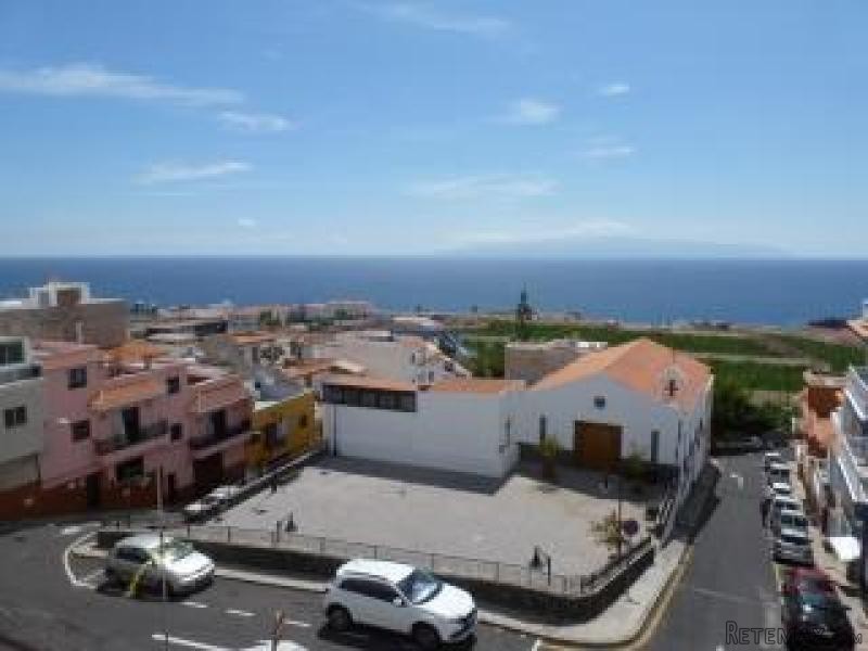 Village House For Sale in Guia De..