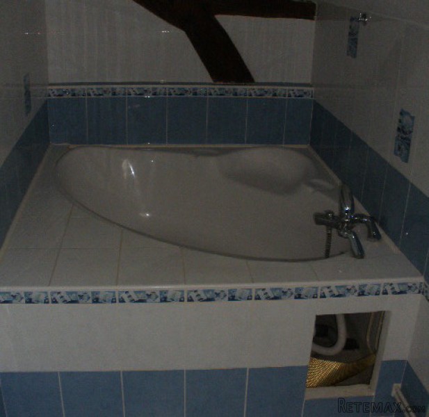 Lovely detached townhouse in lively..
