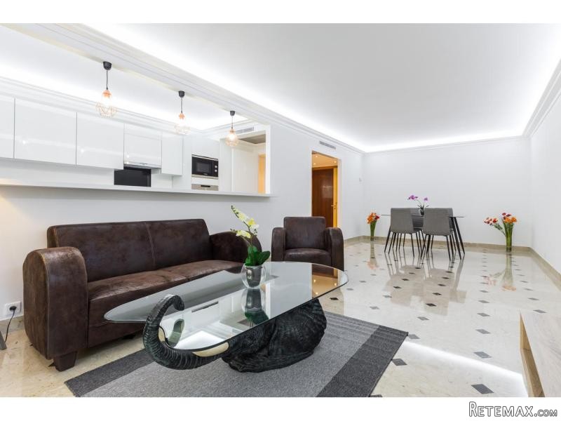 Bright Spacious Apartment Located In..
