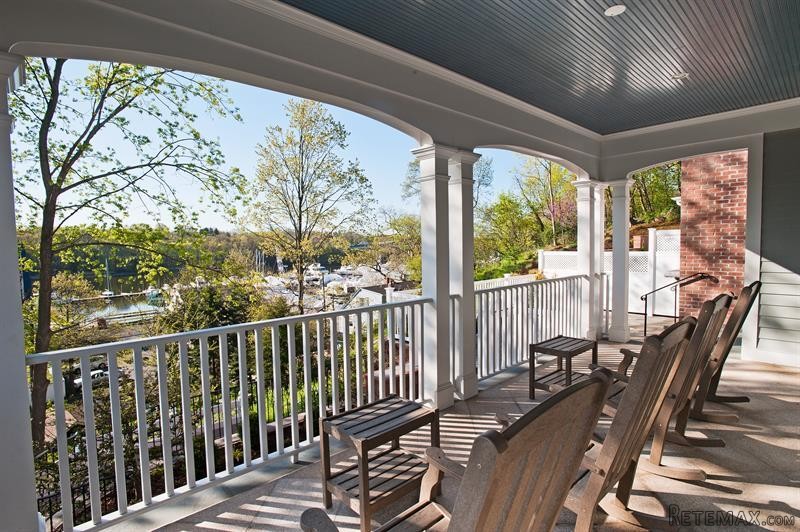 Flat For Sale: 523 E Putnam Avenue Cos.. - 2