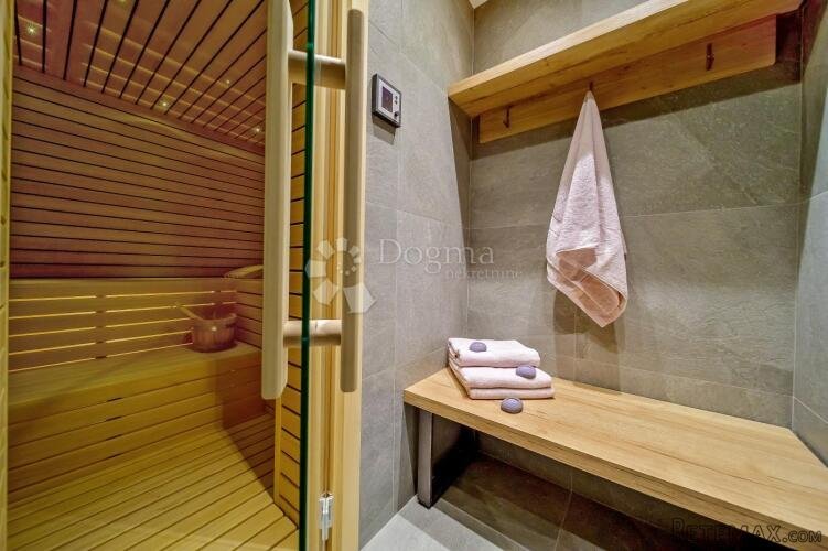 MARINA KOD TROGIRA – LUXUZNE VILLE LUCY ***** VILLA CHERRY - 8
