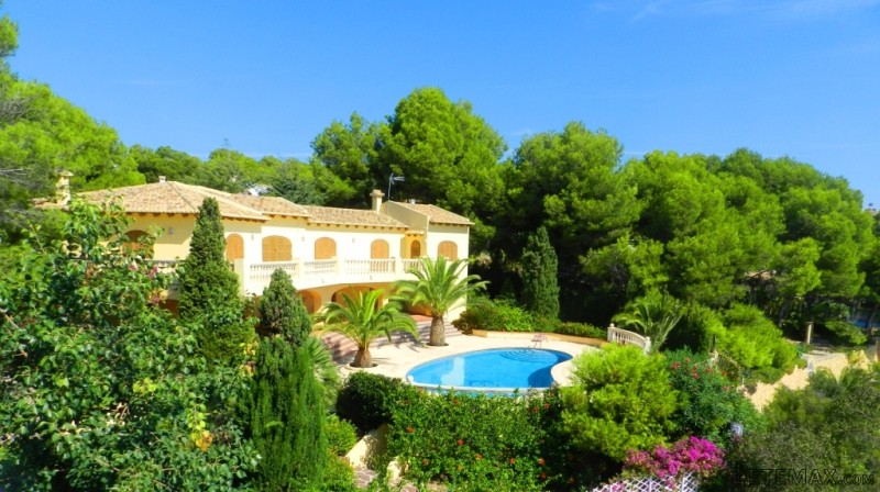 4 Bedrooms - Villa - Alicante - For Sale