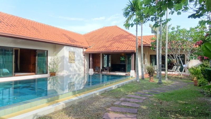3 plus bedroom villa in secure, upscale..