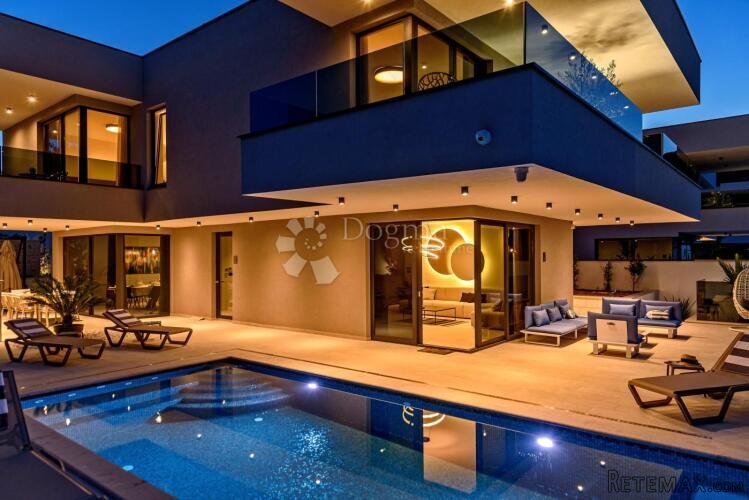 MARINA KOD TROGIRA – LUXUZNE VILLE LUCY ***** VILLA PLUM - 3