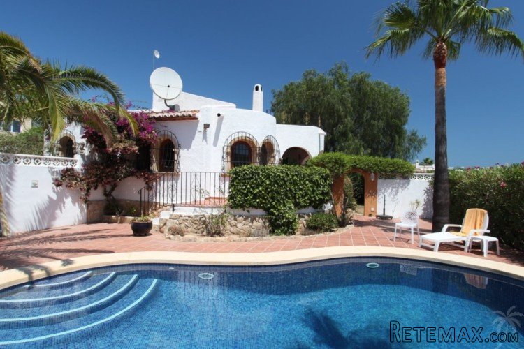 Beautiful Mediterranean style 2 bedroom villa for sale in a..