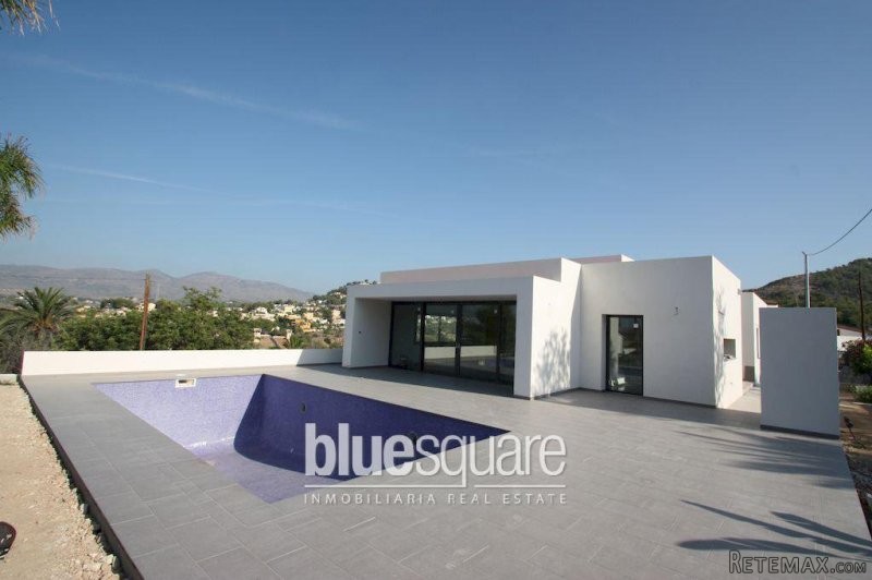Fabulous Modern Style 3 Bed 2 Bath..