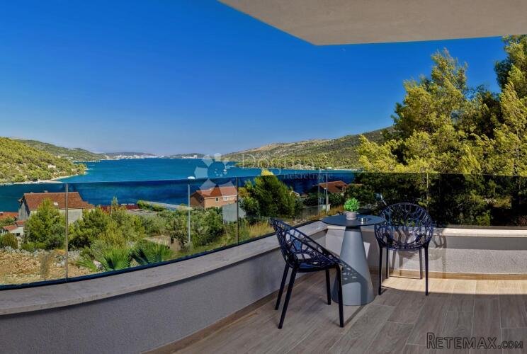 MARINA KOD TROGIRA – LUXUZNE VILLE LUCY ***** VILLA PLUM - 6