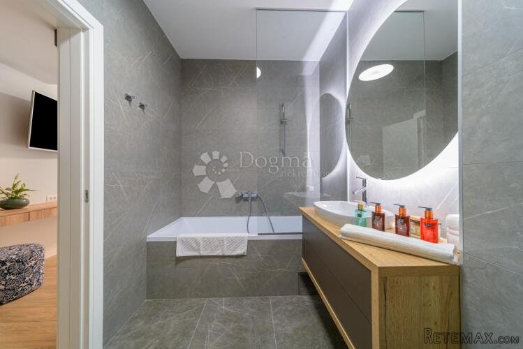 MARINA KOD TROGIRA – LUXUZNE VILLE LUCY ***** VILLA PLUM - 9