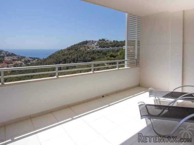 Spacious and bright apartment with two bedrooms and two..