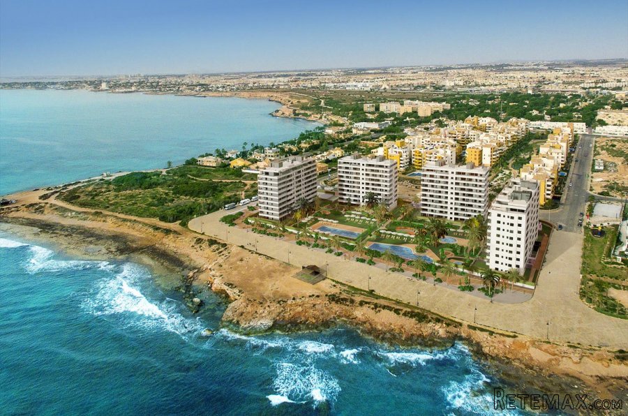 Nuevo proyecto de apartamentos frente al mar en Punta..