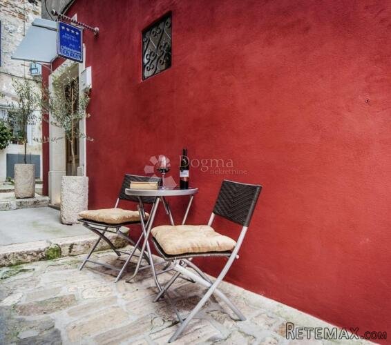 ROVINJ – INVESTICIJSKA PRILIKA: DVA APARTMANA - 2