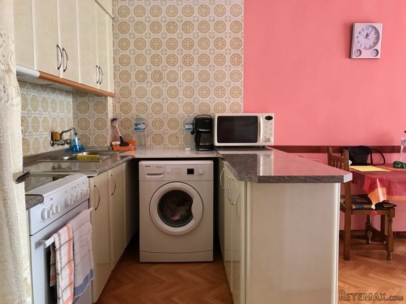 2 bedroom, 1 bathroom Apartment, (build..