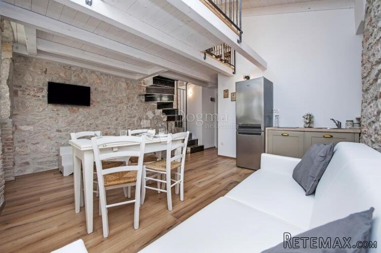 ROVINJ - SNIŽENO! Kuca s 3 apartmana u srcu starog grada