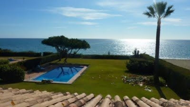 Exquisite Villa With Direct Sea Access