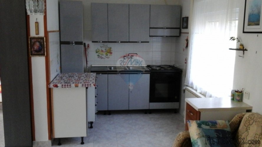 PULA, KUĆA 160 M2 S VRTOM 570 M2, 150.000€, PRILIKA! - 2