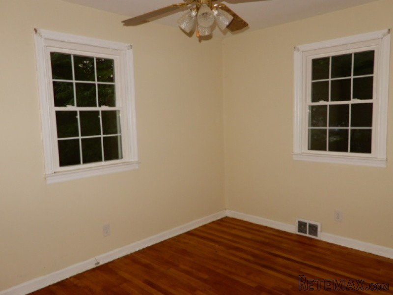 214 Pine St Bordentown, NJ, 08505.. - 2