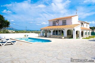 Located in countryside but only 1 km from benitachell, this..