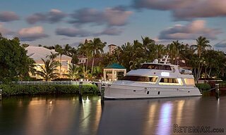 77' President Custom 750 Enclosed Bridge 2009