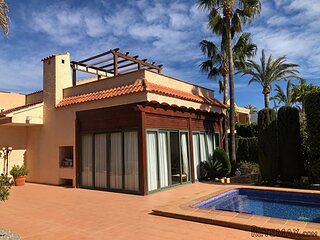 Chalet individual con parcela de terreno de 970 m2. Se..