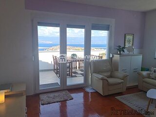Otok Krk, Vrbnik, 69.89m2, 2s+db s terasom i pogledom na..