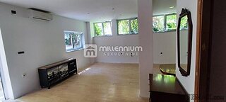 Krimeja, 50.90m2, višenamjenski prostor, okućnica, vrt i p..