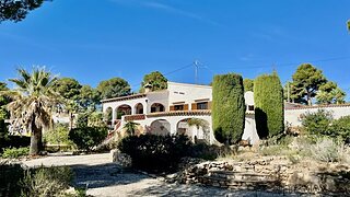 Located in the popular Baladrar area of Benissa Costa..