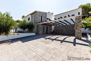 Located in a quiet location in Pinar de l'Advocat, this..