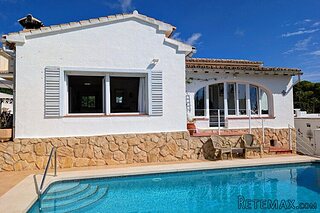 This renovated villa with garage and pool for sale in La..