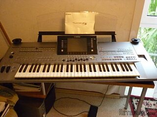 Yamaha Tyros 5 71-Key Arranger Workstati