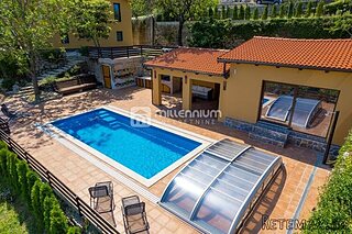 Najam, Poljane, 250m2, samostojeća vila s bazenom