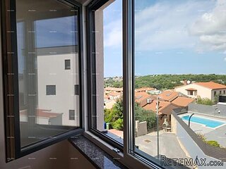Banjole! Trosoban stan u novogradnji! 5 minuta do mora i..
