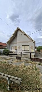 Prodajem kucu u centru Jarkovca