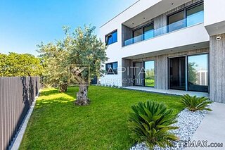 NOVOGRADNJA KOSTRENA - etaža ville s bazenom