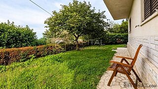 Kostrena - samostojeća kuća s 2 stana i garažom