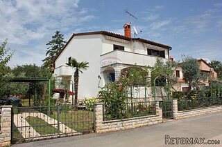 POREČ okolica-obiteljska kuća sa 5 spavačćih soba