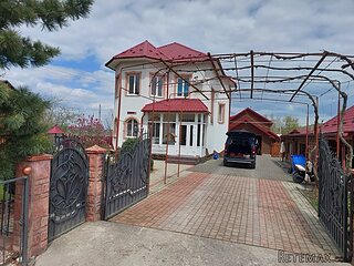 Продається житловий будинок та ресторанний бізнес