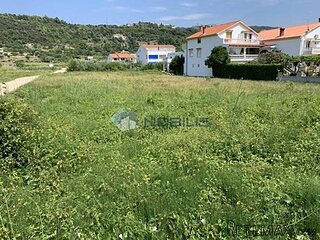Rab, Mali Palit - građevinsko zemljište 2.082m2, 200m od m..